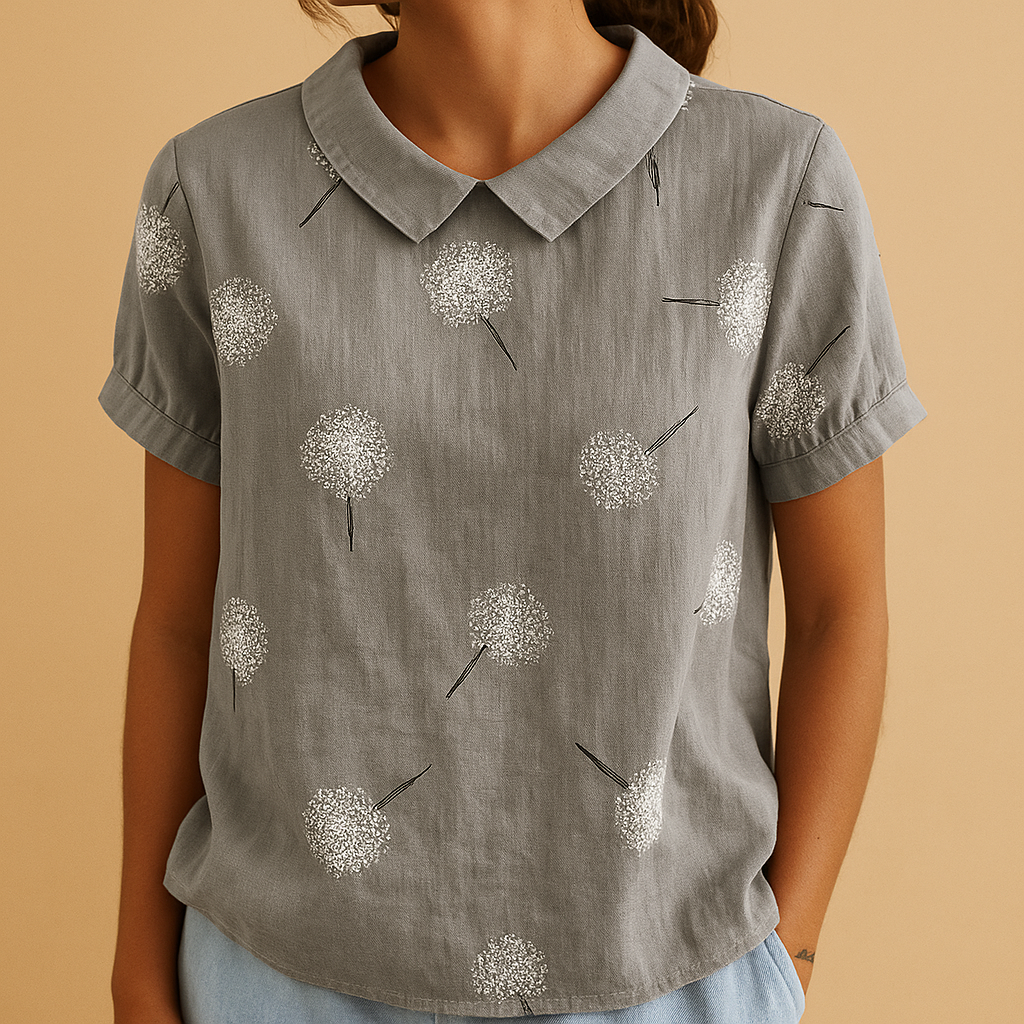 Women’s airy floral print blouse with a loose fit and breathable design, ideal for casual wear on warm days indoors or outdoors.