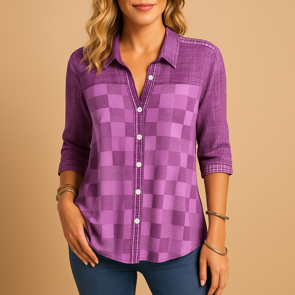 Women’s checked blouse with a relaxed and breathable fit, perfect for everyday outfits or semi-formal occasions.