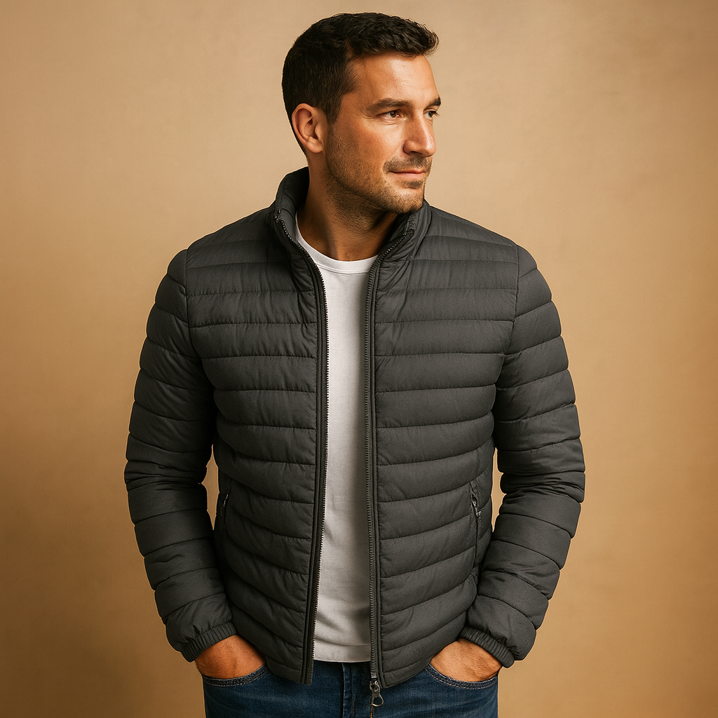 Men’s hooded puffer jacket with a classic design, providing warmth and wind resistance for everyday wear and outdoor winter activities.