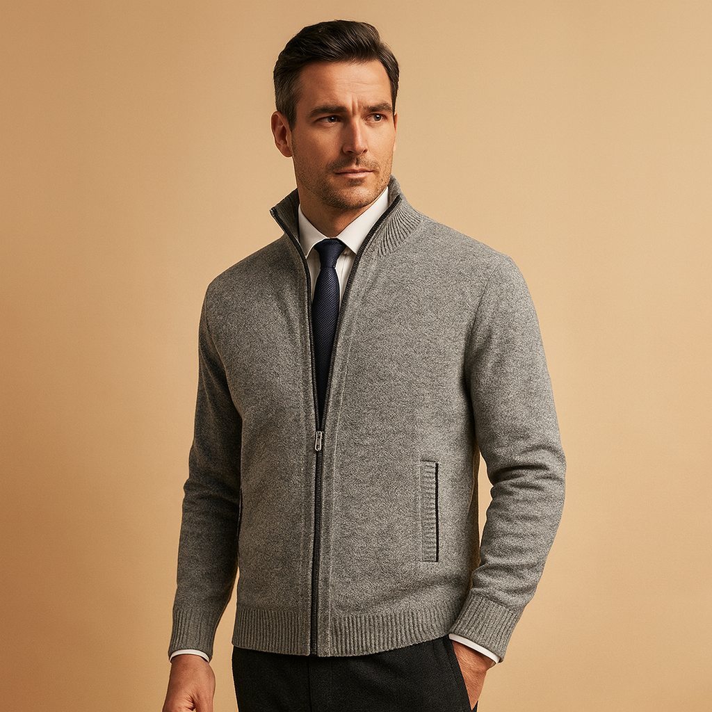 Modern zipped knit jacket for men in a warm and comfortable fit, ideal for autumn and winter everyday wear.